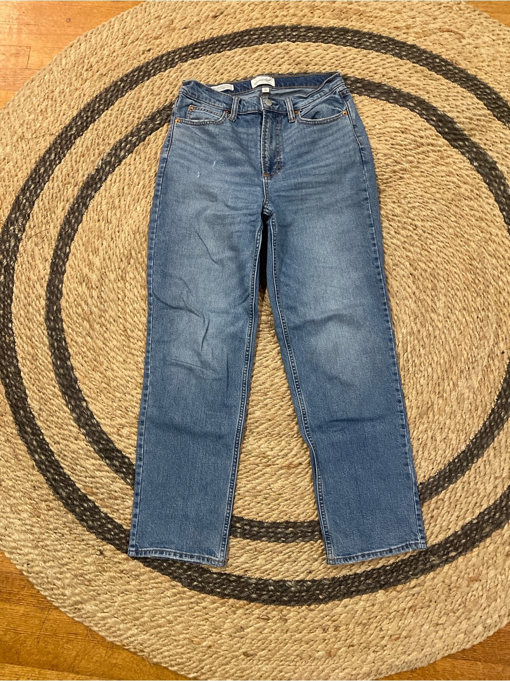 Universal Thread Straight Leg Jeans - Medium Blue Wash